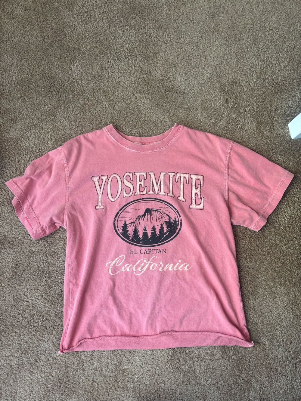 Women’s Small Yosemite El Capitan Pink Graphic Tee